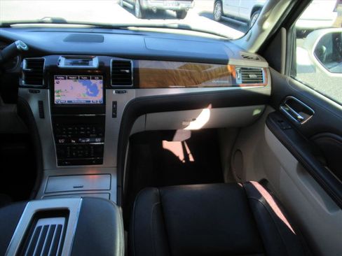 Used 2013 Cadillac Escalade Platinum image 13