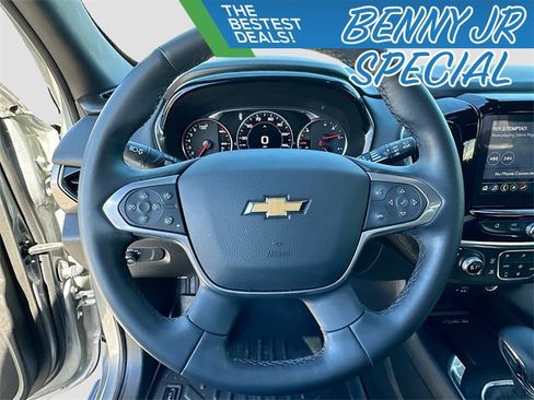 Used 2023 Chevrolet Traverse Premier image 11