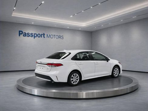 Used 2023 Toyota Corolla LE FWD image 4