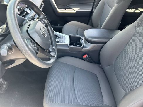Used 2025 Toyota RAV4 LE AWD/4WD image 28