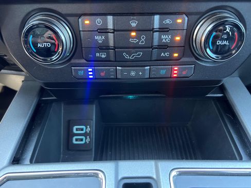 Used 2017 Ford F150 Raptor w/ Equipment Group 802A Luxury AWD/4WD image 19