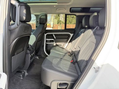 Used 2021 Land Rover Defender 110 X-Dynamic HSE image 15