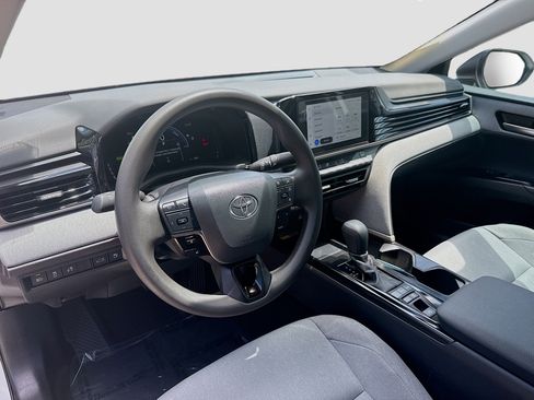 Used 2025 Toyota Camry LE FWD image 9