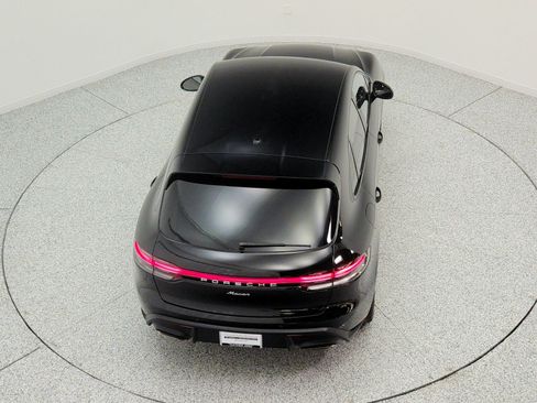 Used 2023 Porsche Macan AWD/4WD image 28