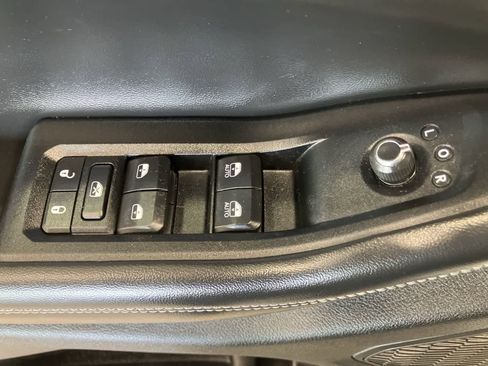 Used 2023 Jeep Grand Cherokee Limited w/ Luxury Tech Group II image 12