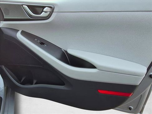 Used 2020 Hyundai Ioniq SE FWD image 27