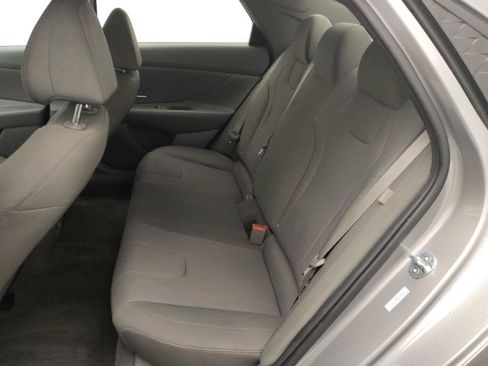 Used 2025 Hyundai Elantra SE FWD image 18