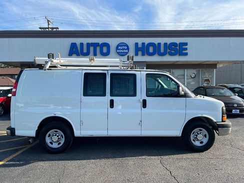 Used 2014 Chevrolet Express 2500 w/ Cold Climate Package RWD image 7