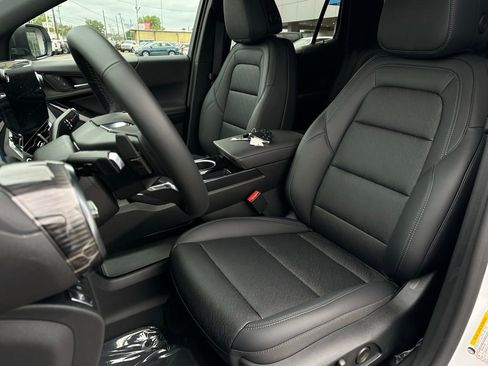 New 2026 Chevrolet Equinox LT w/ Convenience Package II FWD image 13