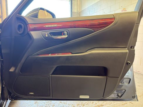 Used 2011 Lexus LS 460 AWD w/ Comfort Pkg image 21