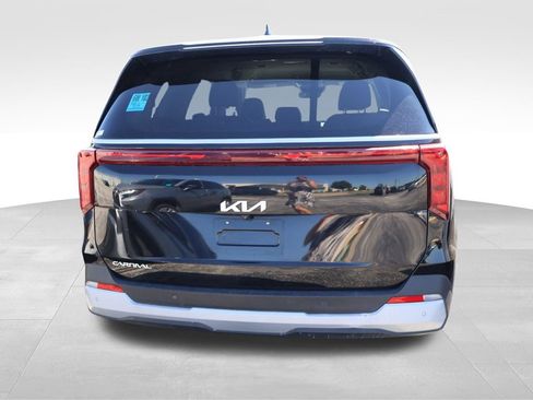 Used 2025 Kia Carnival FWD image 17