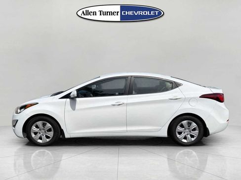 Used 2016 Hyundai Elantra SE image 7