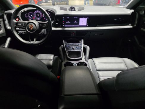 Used 2024 Porsche Cayenne Coupe AWD/4WD image 14