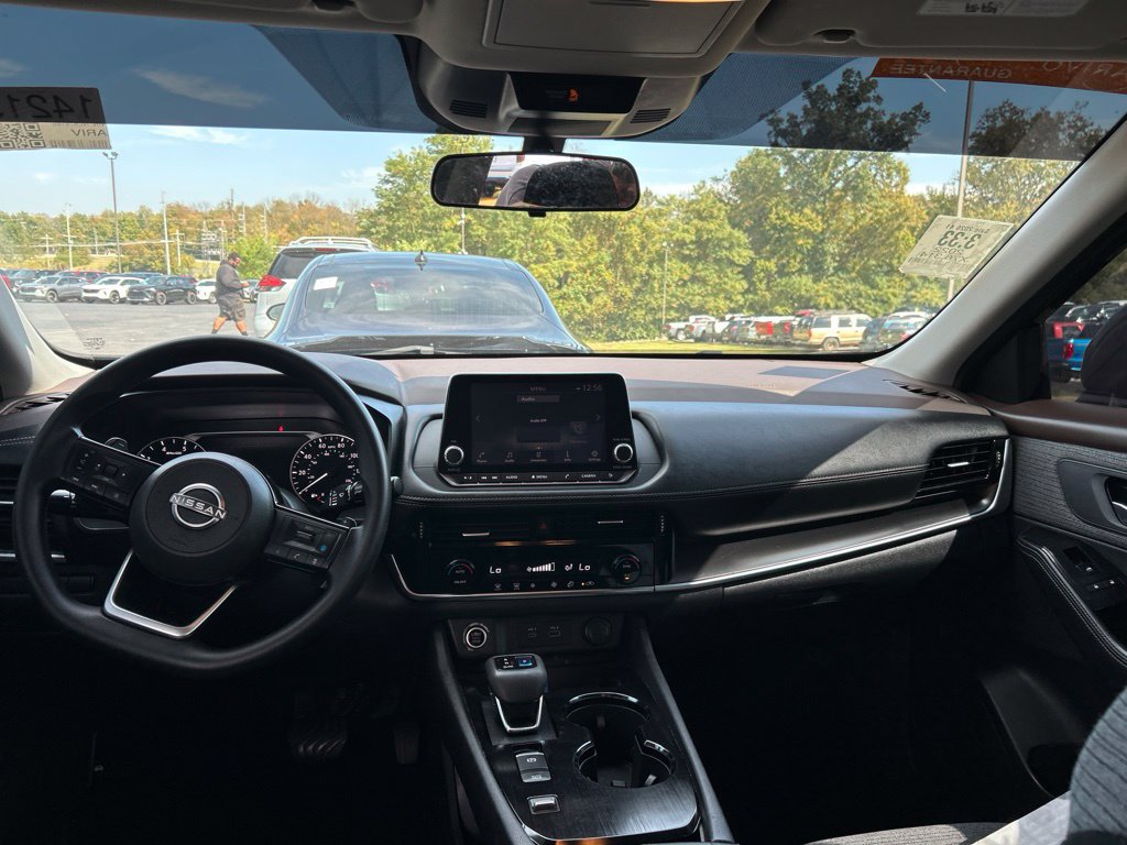 Used 2022 Nissan Rogue SV FWD image 5
