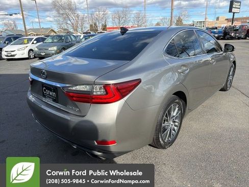 Used 2016 Lexus ES 350 w/ Navigation System Package image 5