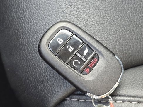 Used 2023 Honda Pilot Touring image 33