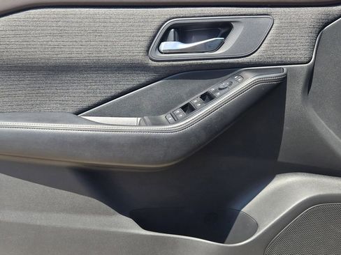 Used 2022 Nissan Rogue SV FWD image 25