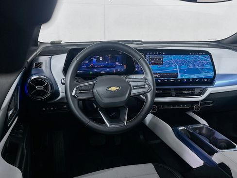 Used 2025 Chevrolet Equinox EV LT image 17