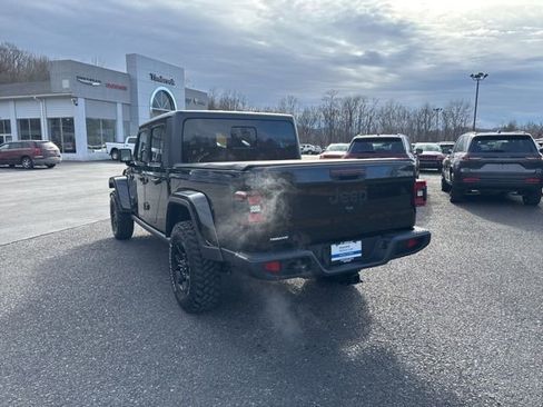 Used 2024 Jeep Gladiator Sport image 3