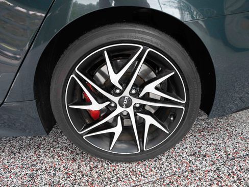 Used 2023 Kia Stinger GT-Line w/ Sun & Sound Package image 28