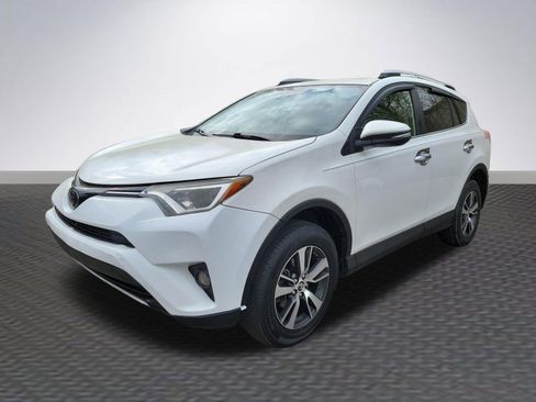 Used 2018 Toyota RAV4 XLE image 3