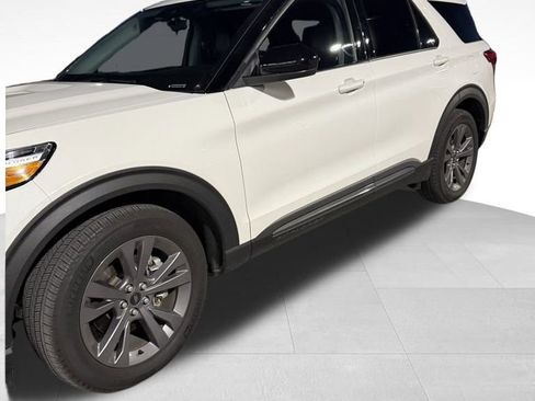 Used 2024 Ford Explorer XLT w/ Equipment Group 202A image 3
