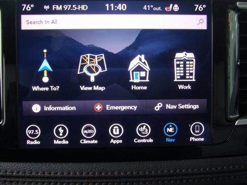 Used 2018 Chrysler Pacifica Limited w/ Tire & Wheel Group image 40