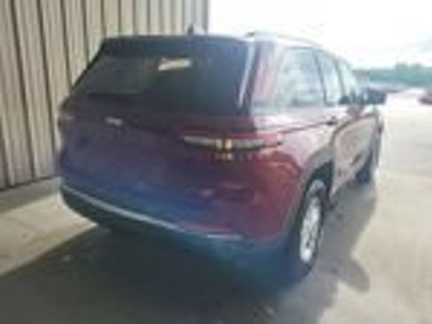 Used 2024 Jeep Grand Cherokee Laredo RWD image 8