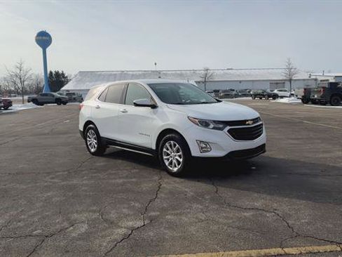 Used 2020 Chevrolet Equinox LT w/ Driver Convenience Package image 9