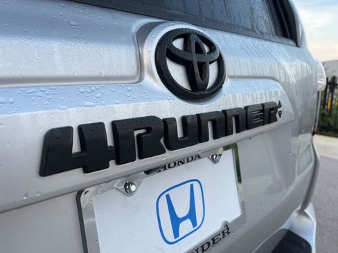 Used 2022 Toyota 4Runner SR5 AWD/4WD image 8