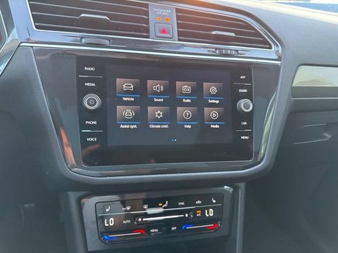 Used 2024 Volkswagen Tiguan SE w/ Panoramic Sunroof Package AWD/4WD image 16