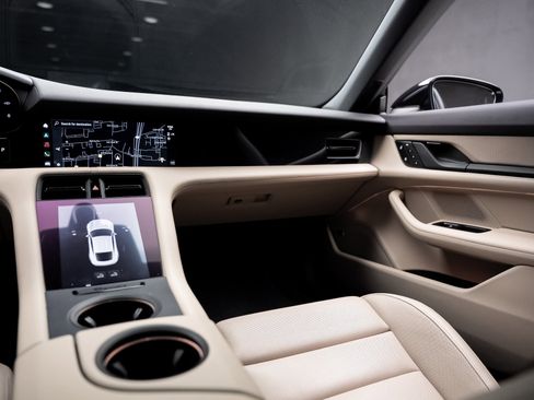 Used 2022 Porsche Taycan 4S image 39