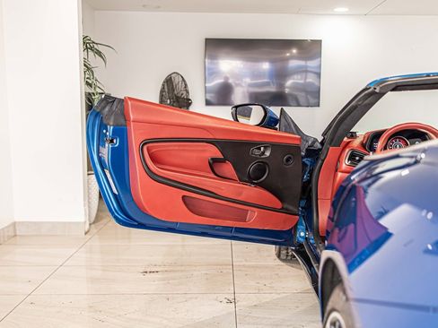 Used 2022 Aston Martin DB11 Volante image 30