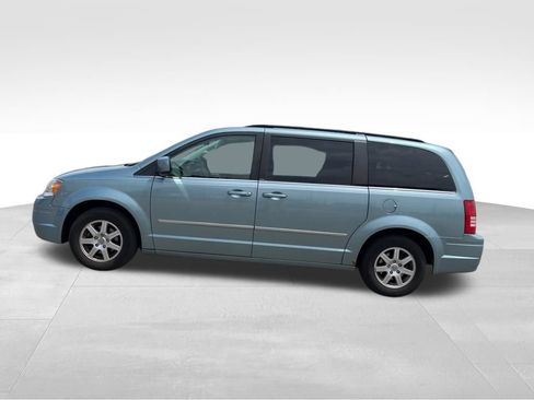 Used 2010 Chrysler Town & Country Touring FWD image 13