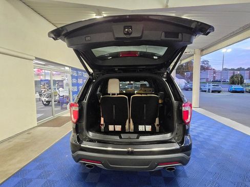 Used 2018 Ford Explorer XLT w/ Equipment Group 202A image 7