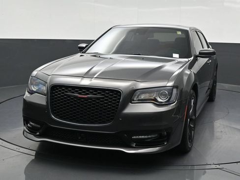 Used 2023 Chrysler 300 S w/ Comfort Group RWD image 9