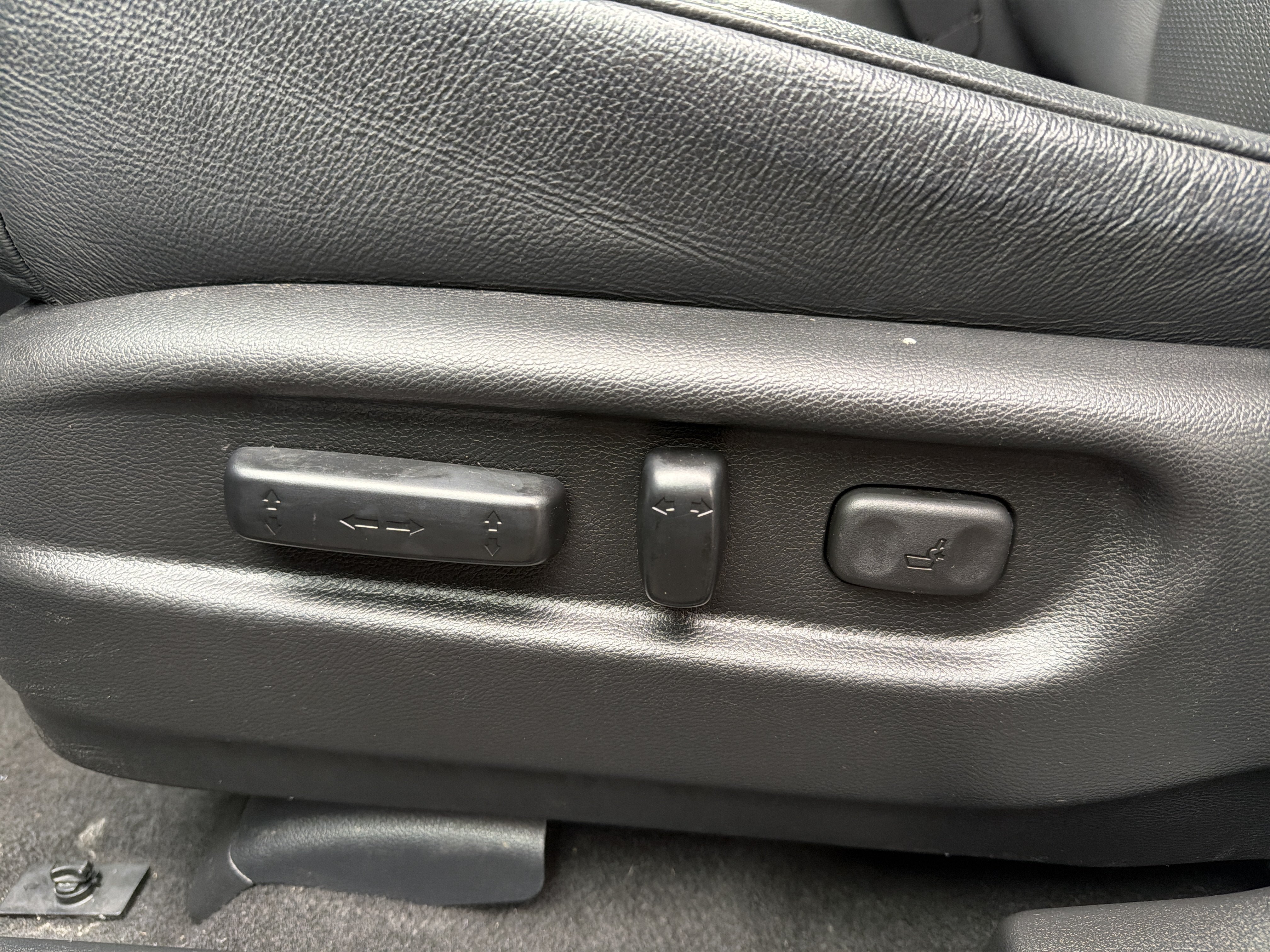 Used 2025 Honda Passport EX-L image 11