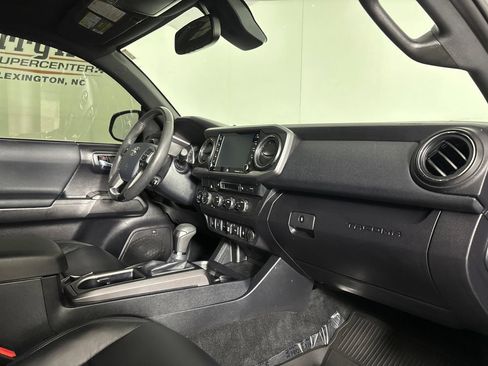 Used 2020 Toyota Tacoma TRD Sport w/ TRD Premium Sport Package AWD/4WD image 35