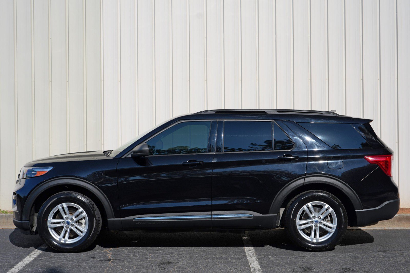 Used 2022 Ford Explorer XLT w/ Equipment Group 202A RWD image 48
