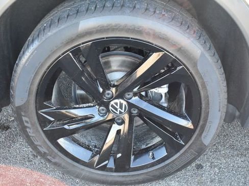 Used 2023 Volkswagen Tiguan SE R-Line image 50