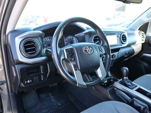 Used 2017 Toyota Tacoma SR5 w/ Tow Package image 18