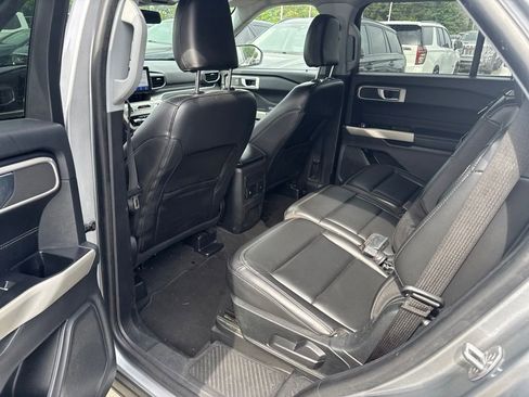 Used 2022 Ford Explorer XLT w/ Equipment Group 202A RWD image 13