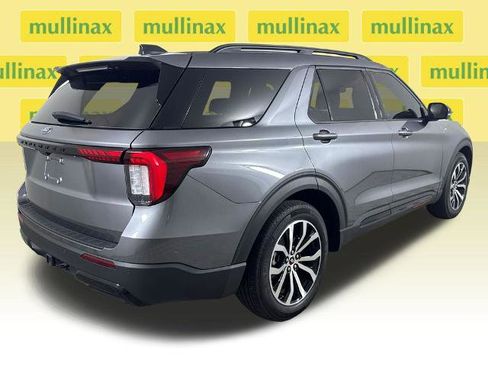 Certified 2025 Ford Explorer ST-Line w/ Premium Package RWD image 4
