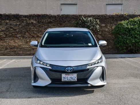 Used 2022 Toyota Prius Prime LE image 2