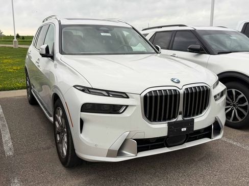 Used 2026 BMW X7 xDrive40i AWD/4WD image 3