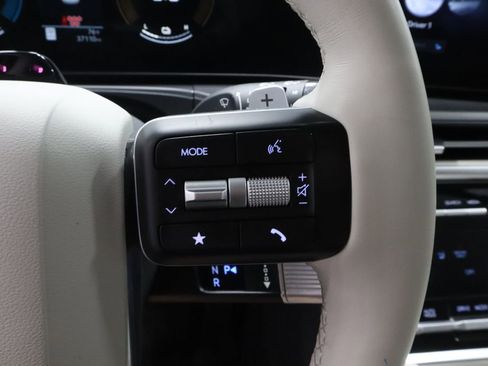 Used 2025 Hyundai Santa Fe SEL FWD image 27