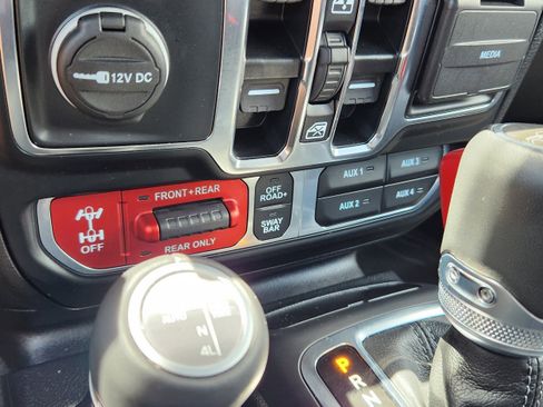 Used 2024 Jeep Gladiator Rubicon AWD/4WD image 21