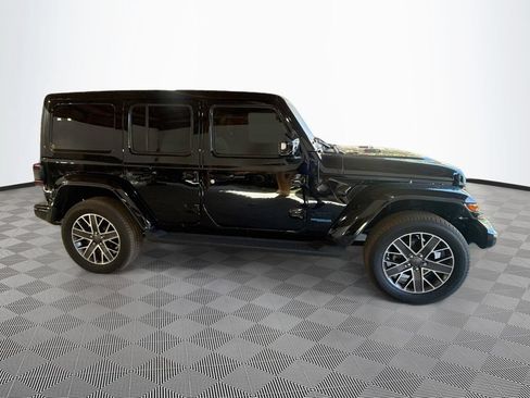 Used 2022 Jeep Wrangler Unlimited Sahara AWD/4WD image 5