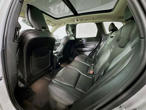 Used 2020 Volvo XC60 T5 Inscription w/ Protection Package Premier image 4