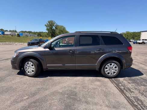 Used 2017 Dodge Journey SE w/ Flexible Seating Group FWD image 2